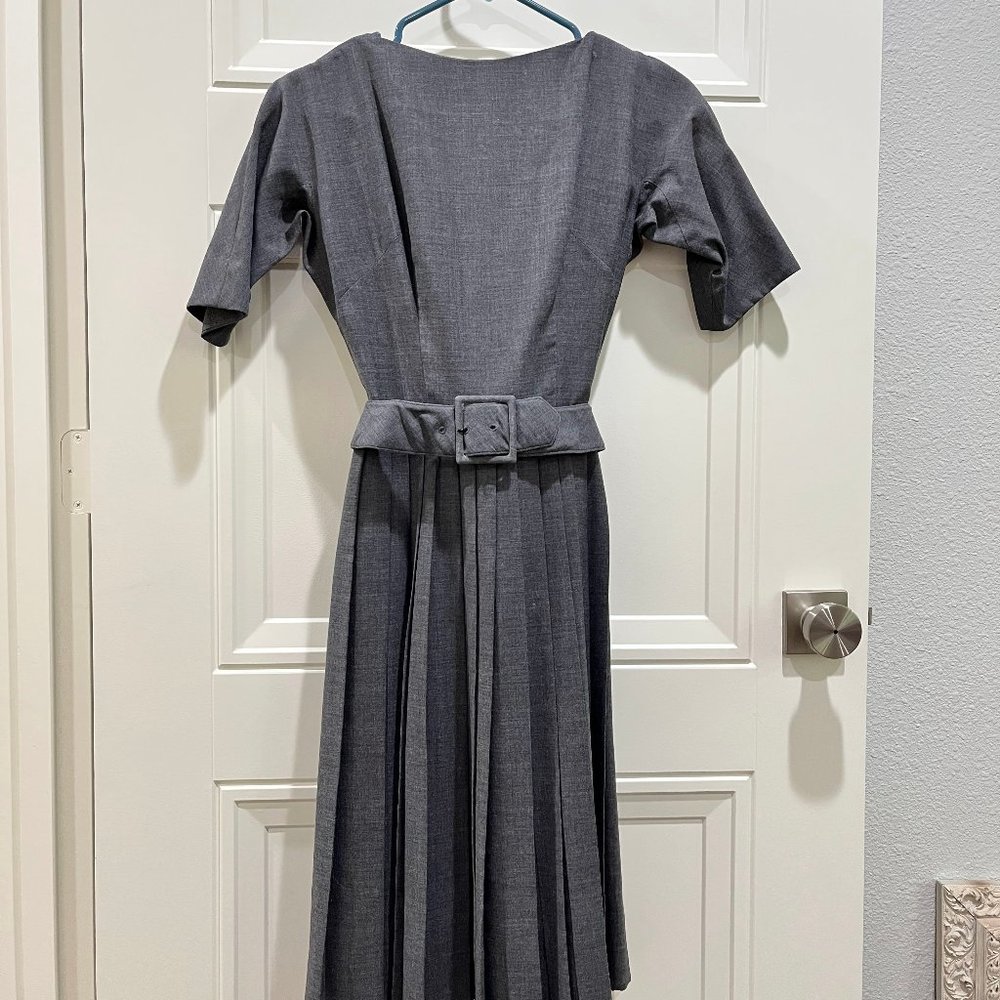 Vintage Gray Short-Sleeve Dress with Matching Belt